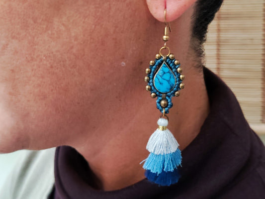 Earrings with stone and colored tassel