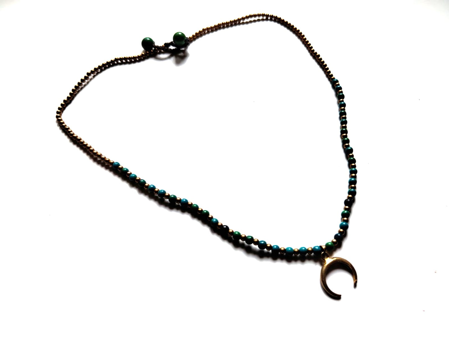 Beaded necklace with pendant