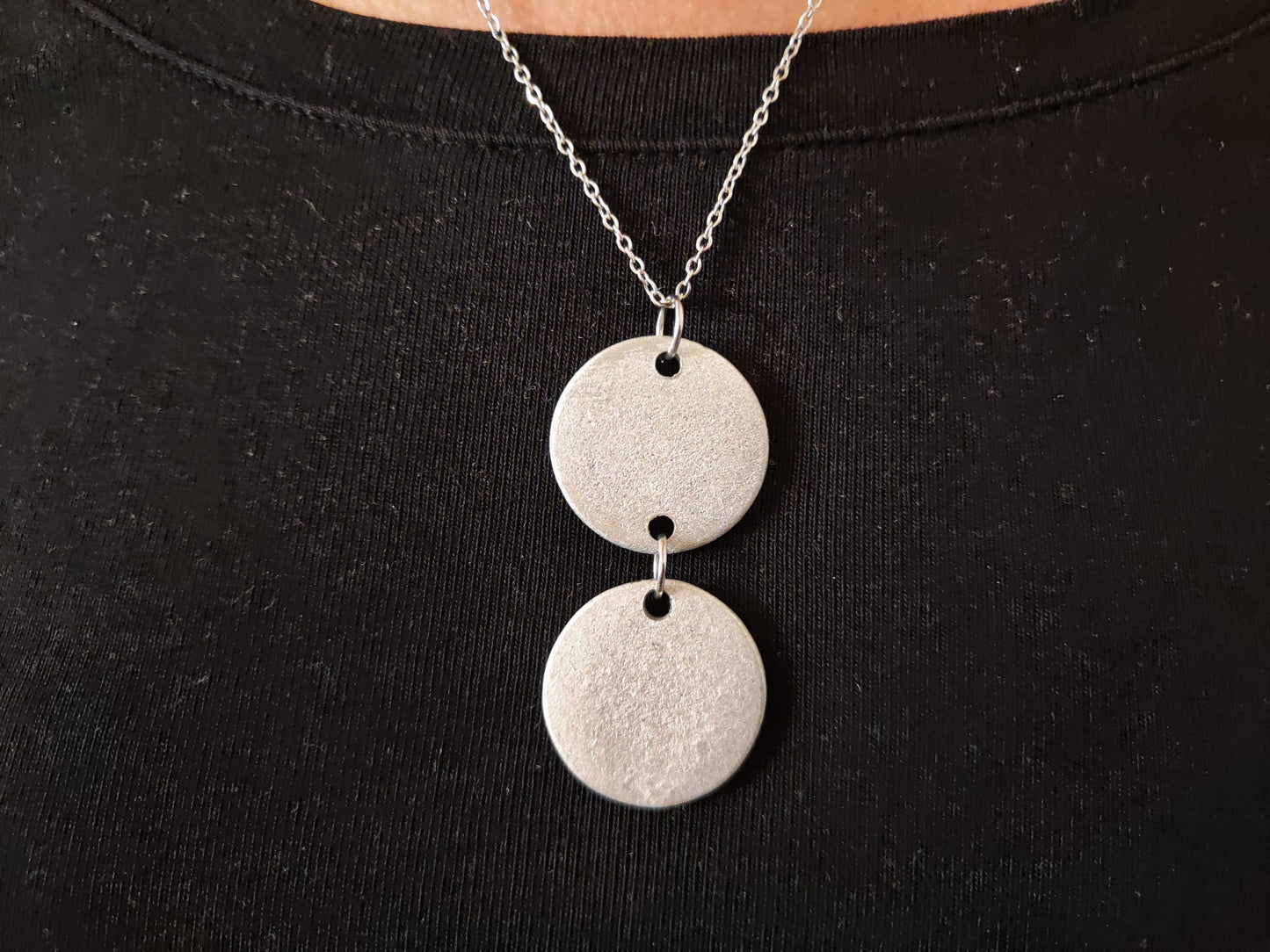Collana Doppio Pendente Circolare in Alluminio | Realizzata a Mano in Laos – No War Factory