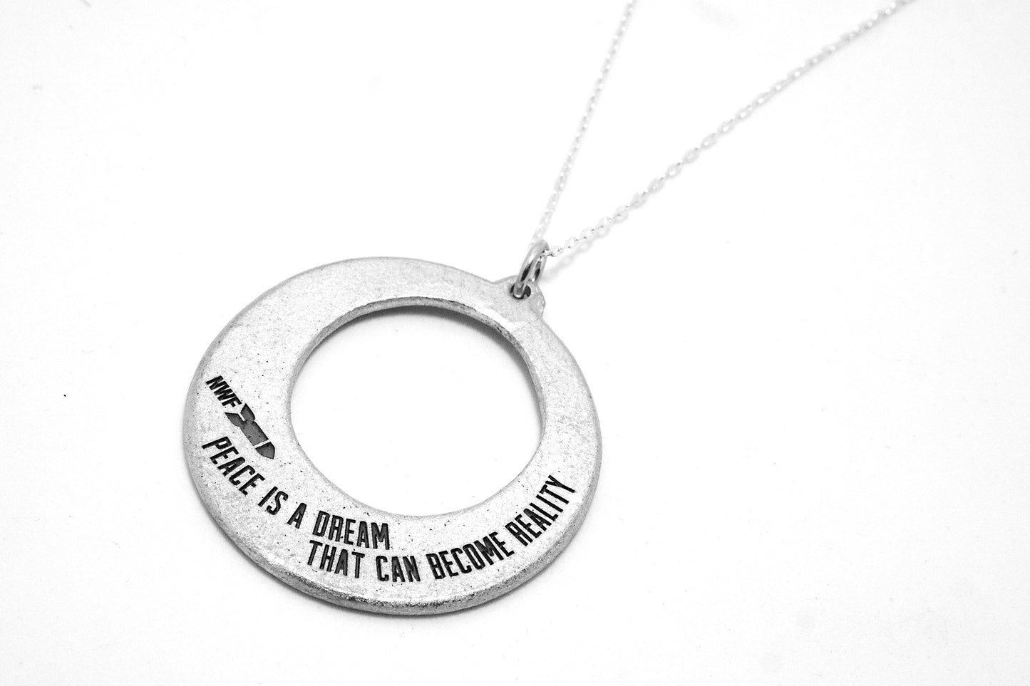 collana da donna in acciaio inox nichel free con pendenti in alluminio riciclato e pendente con incisione a laser nero