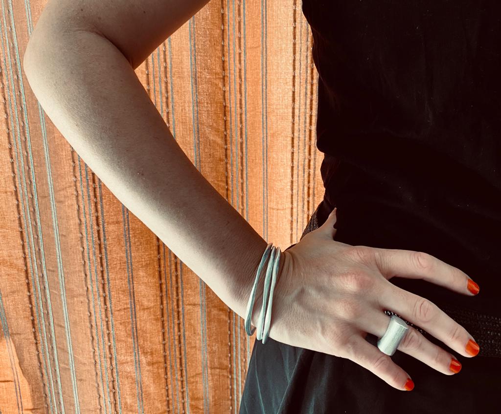 anelli fatti a mano anelli alluminio anelli unici anelli spessi anello particolare donna anelli donna fascia larga anello uomo anello etnico anelli indossati anello con bracciale
