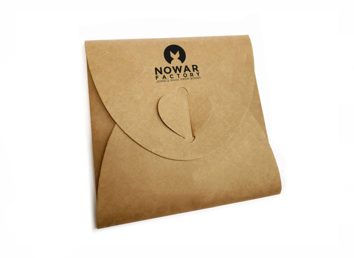 packaging nowarfactory scatola riciclata con logo bracciale rigido