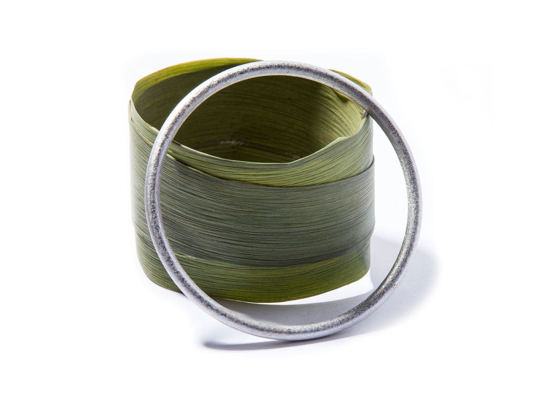 Box bracciali No War Factory — idea regalo originale con bracciali in alluminio da ordigni bellici del Laos