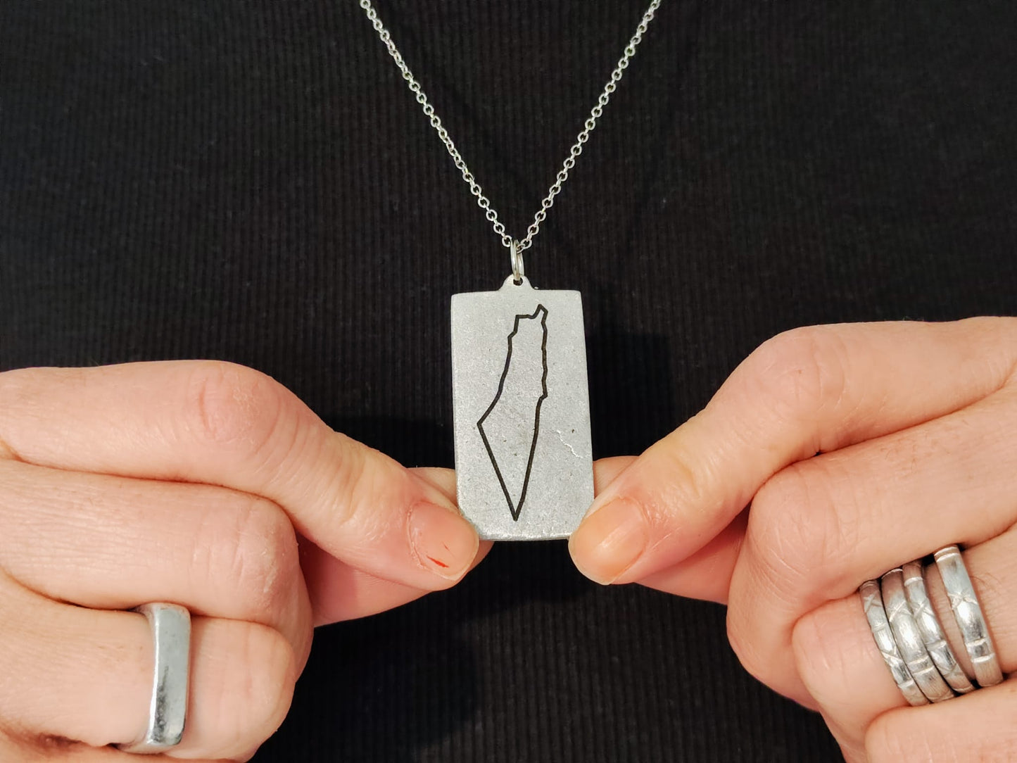 Collana con Pendente Mappa della Palestina – Solidarietà e Stile