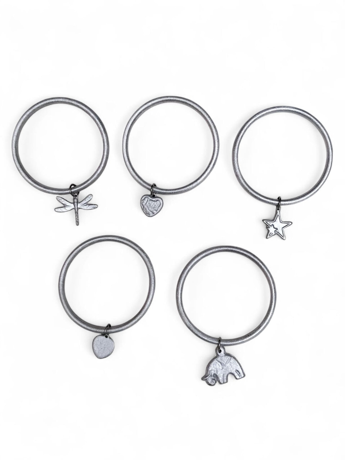 Bracciale in alluminio riciclato con pendente – fatto a mano in Laos