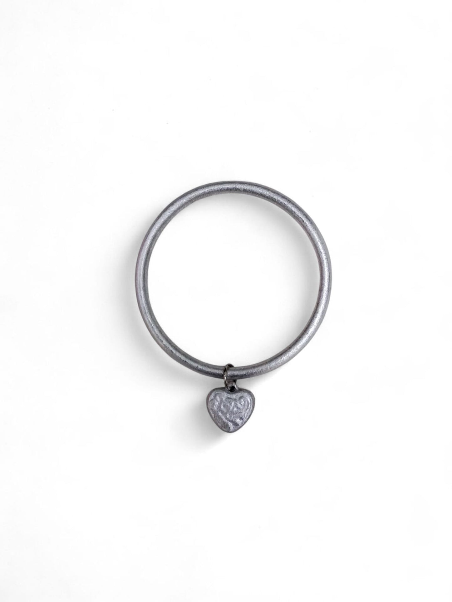 Bracciale in alluminio riciclato con pendente – fatto a mano in Laos