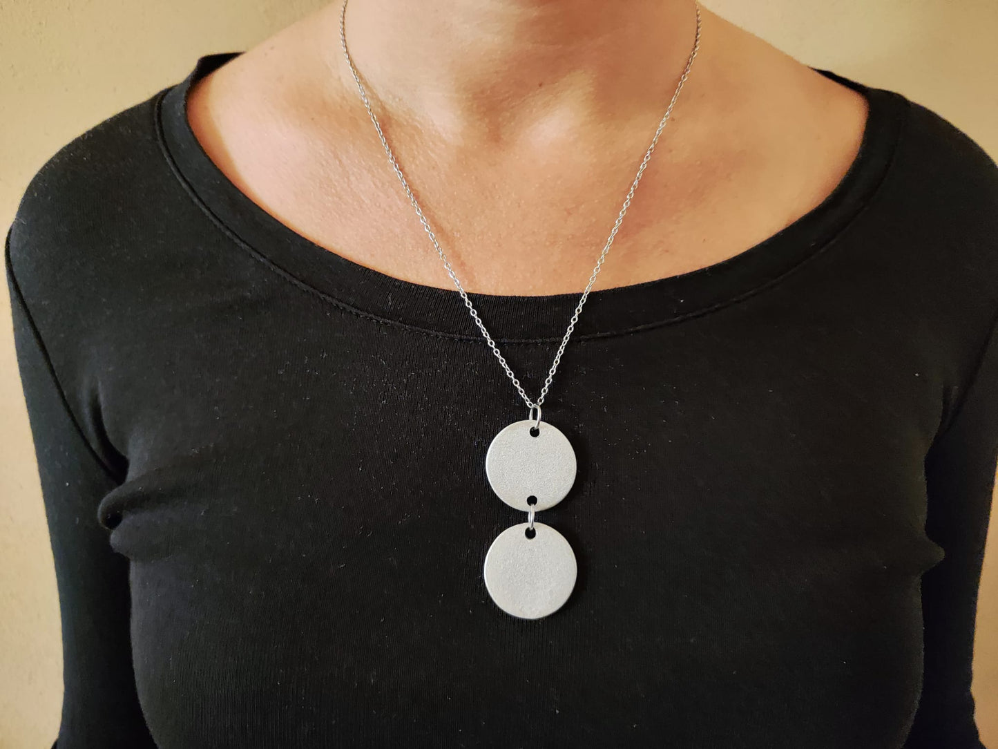 Collana Doppio Pendente Circolare in Alluminio | Realizzata a Mano in Laos – No War Factory