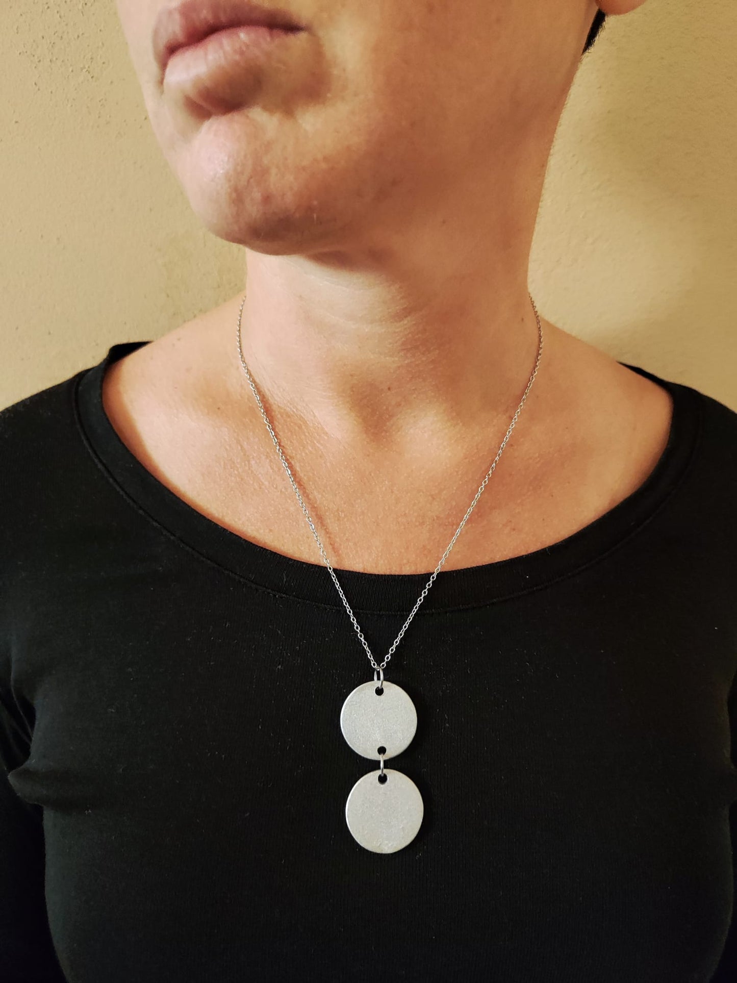 Collana Doppio Pendente Circolare in Alluminio | Realizzata a Mano in Laos – No War Factory