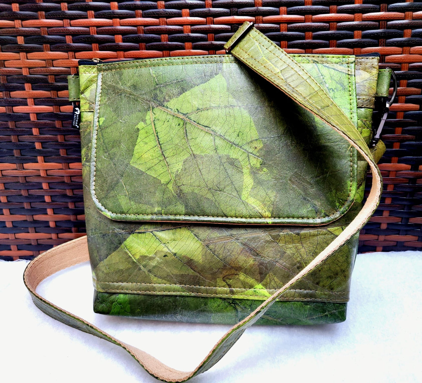 Borsa a Tracolla Artigianale in Foglie di Teak