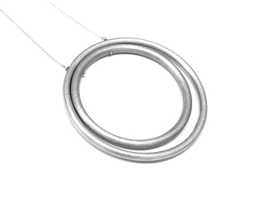 collana da donna elegante a forma di cerchio rigida in alluminio riciclato con catenina in acciaio inox antiallergica regalo