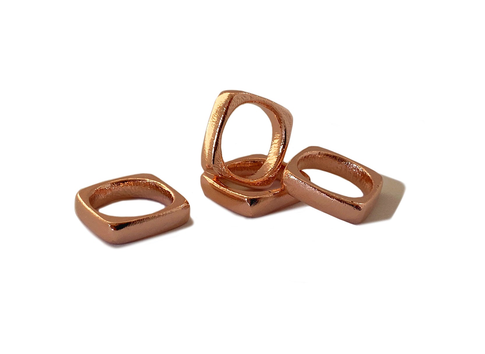 Anelli unisex in alluminio riciclato rigidi quadrati colore rosa